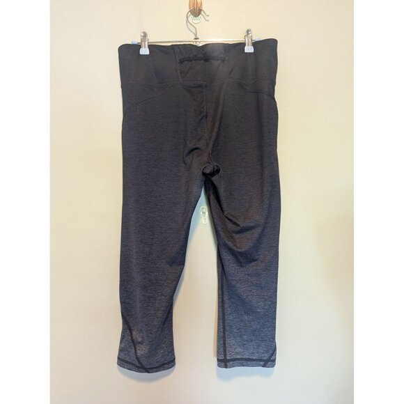 Peloton Womens Gray Capri Leggings By Shape L Polyester/Spandex Blend - Picture 2 of 3